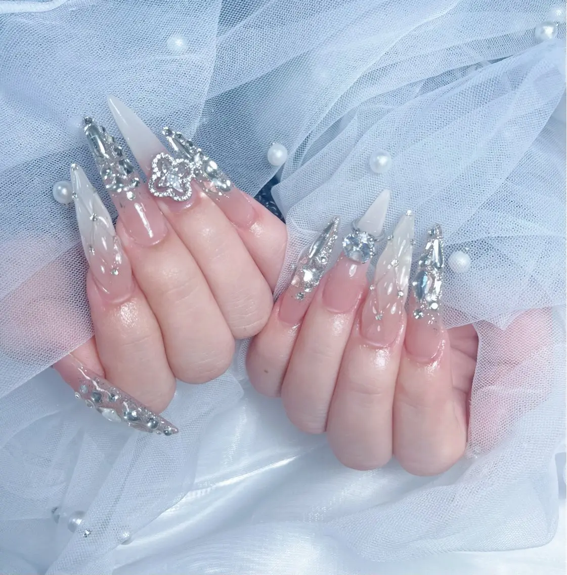 ネイル オーロラネイル クリアネイル フラッシュネイル ジェルネイル グラデーション ハンドネイル Amee Nail Salonのネイルデザイン
