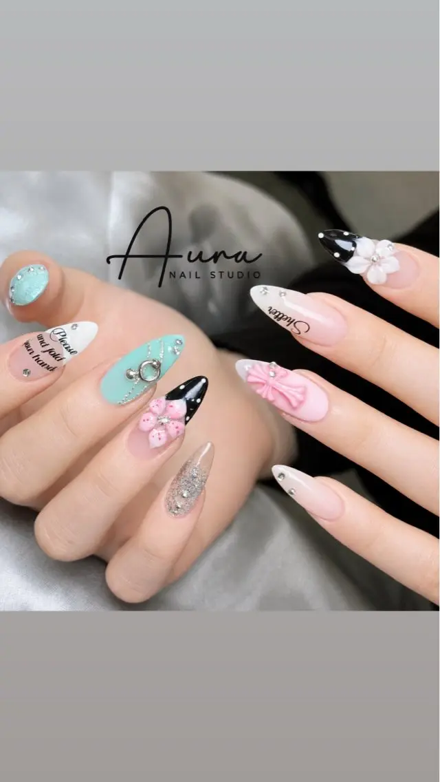 ネイル アートネイル フレンチネイル ジェルネイル キラキラネイル 韓国ネイル ハンドネイル Aura Nail HanNaのネイルデザイン