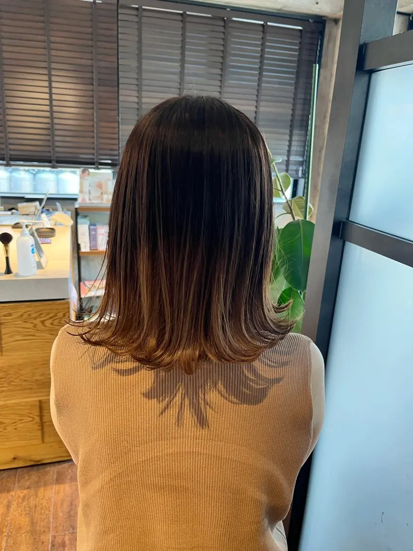 ミディアム カット ヘアカラー N° Elune MIYUUのヘアスタイル