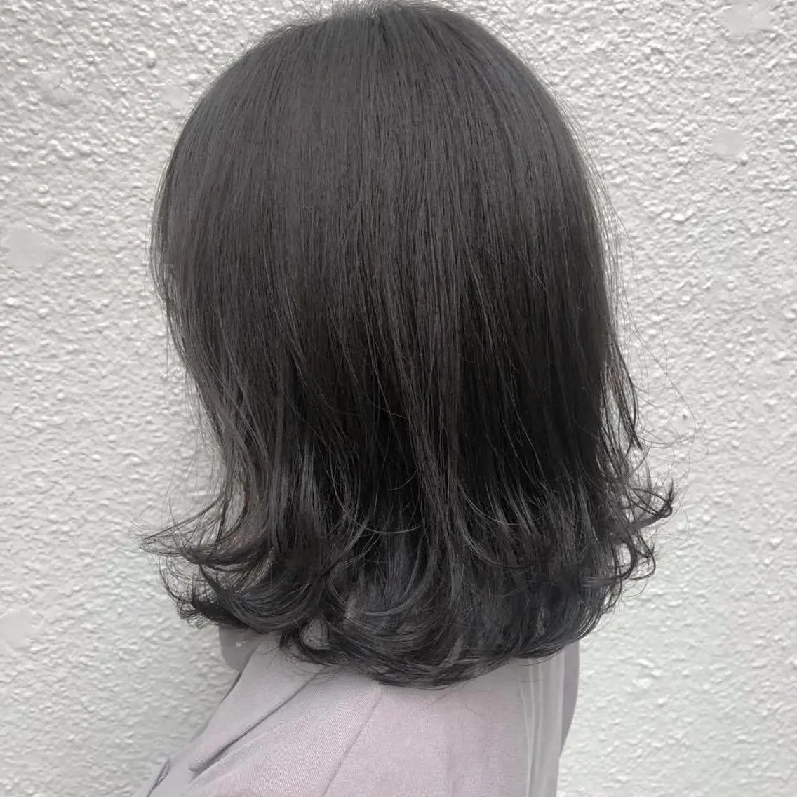 カラー ブリーチなしカラー/ 顔周りレイヤーカットのヘアスタイル