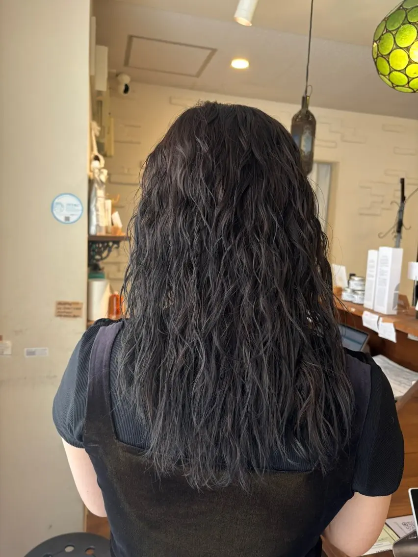 セミロング カラー パーマ 境 莉央のヘアスタイル