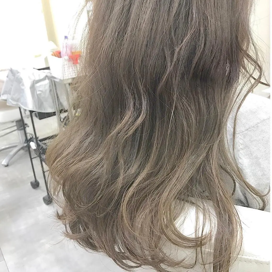 ロング カラー ベージュカラー ブリーチ ヘアカラー 八谷 将平のヘアスタイル