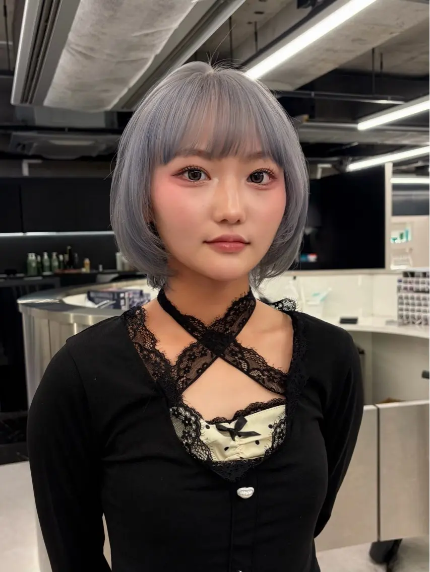 ショート カラー ブリーチ カット ヘアカラー カラー/エクステ 🤍ルナのヘアスタイル