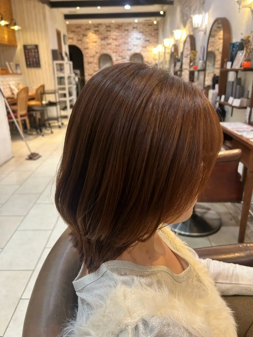 ミディアム ミディアムレイヤー レイヤーカット 岩浪 志歩のヘアスタイル