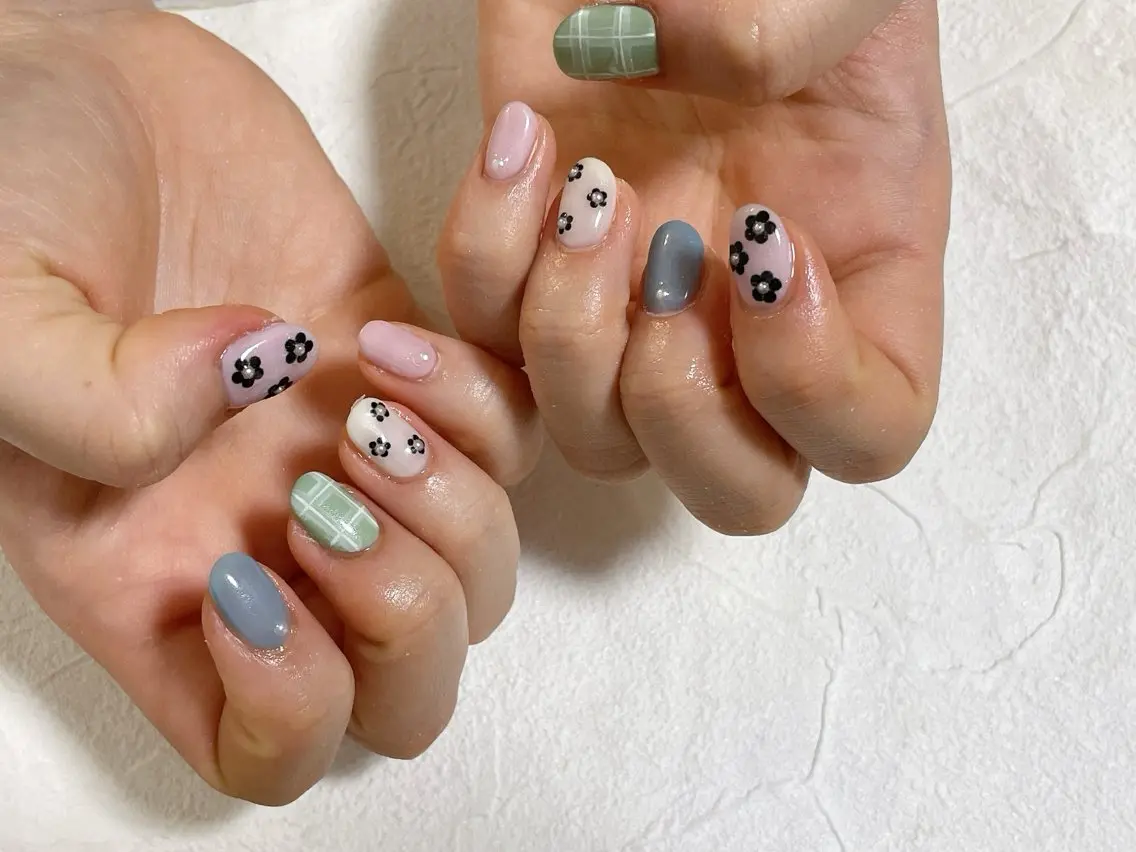 ネイル オーロラネイル フラワーネイル フットネイル フレンチネイル ジェルネイル mogunail &blowのネイルデザイン