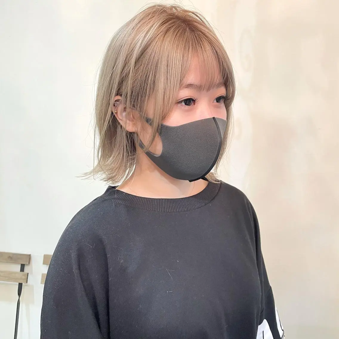 ショート カラー ベージュカラー ハイトーンカラー ボブ 外ハネヘア メンズカット メンズパーマのヘアスタイル