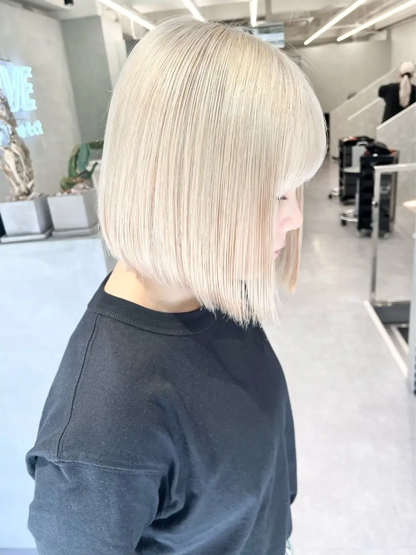 ショート カラー 前下がりボブ ブロンド デザインカラー ダブルカラー ハイトーンカラー ヘアカラー デザインカラー 小西勇次のヘアスタイル