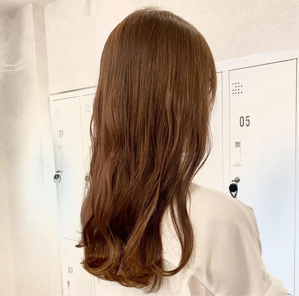 セミロング カラー ベージュカラー ブリーチ ブラウンカラー 透明感カラー ブリーチなしカラー ネヅ カオルのヘアスタイル