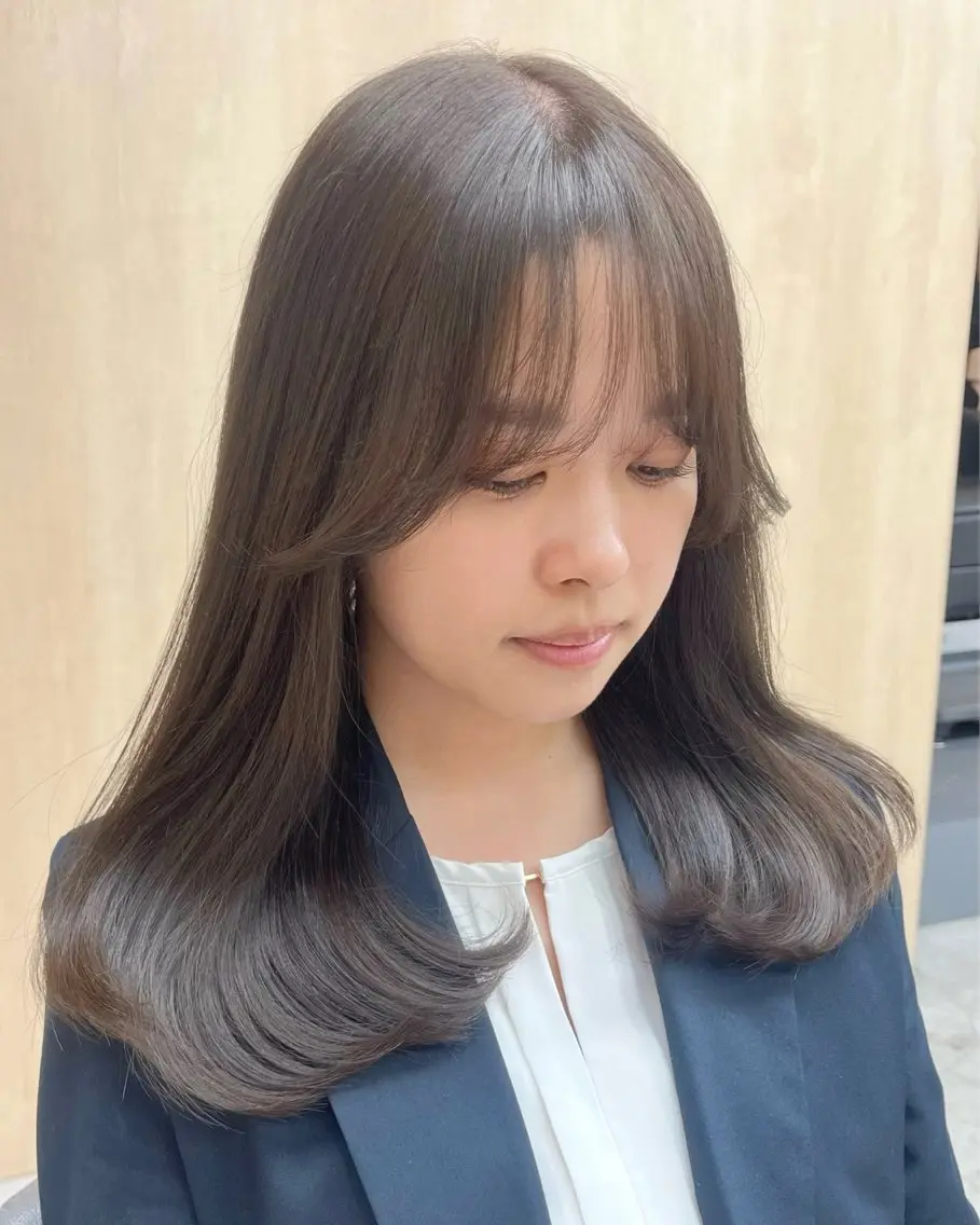 セミロング カラー オリーブカラー ayaka♡ 柔らかカラーのヘアスタイル