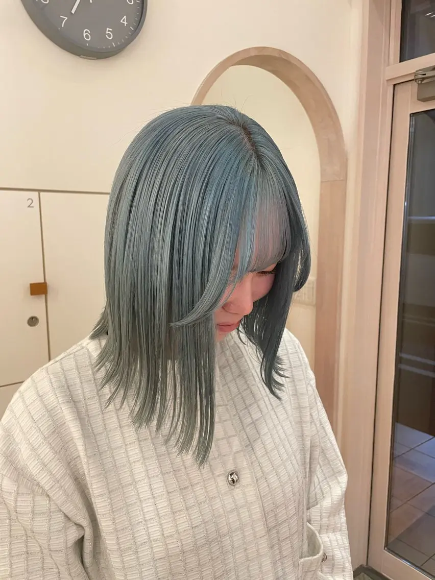 ミディアム カラー ブルーカラー ブリーチ👩‍🦳/ ‪✂︎MANAMIのヘアスタイル