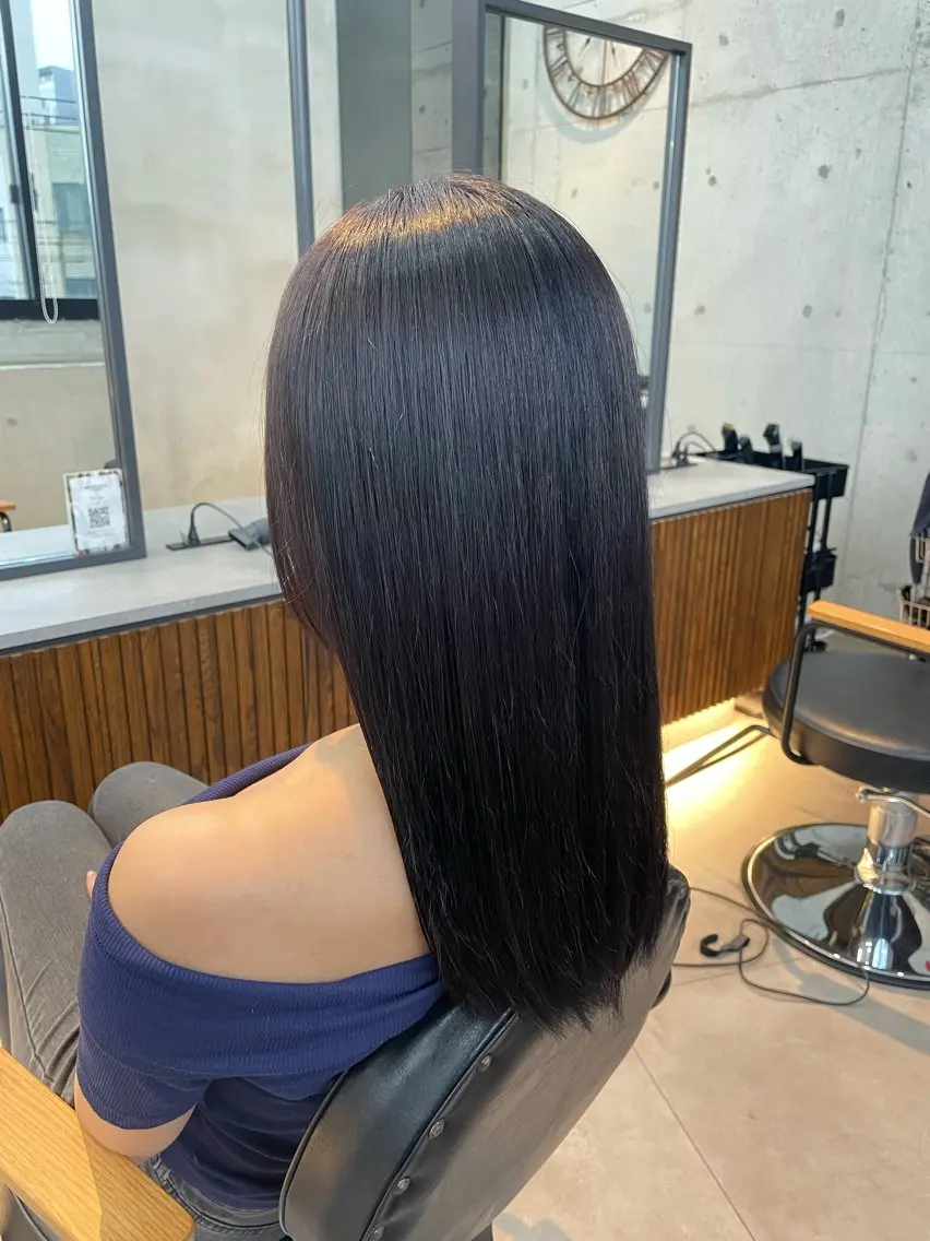 カラー 黒髪 ラベンダーカラー ヘアカラー 小笠原 愛菜のヘアスタイル