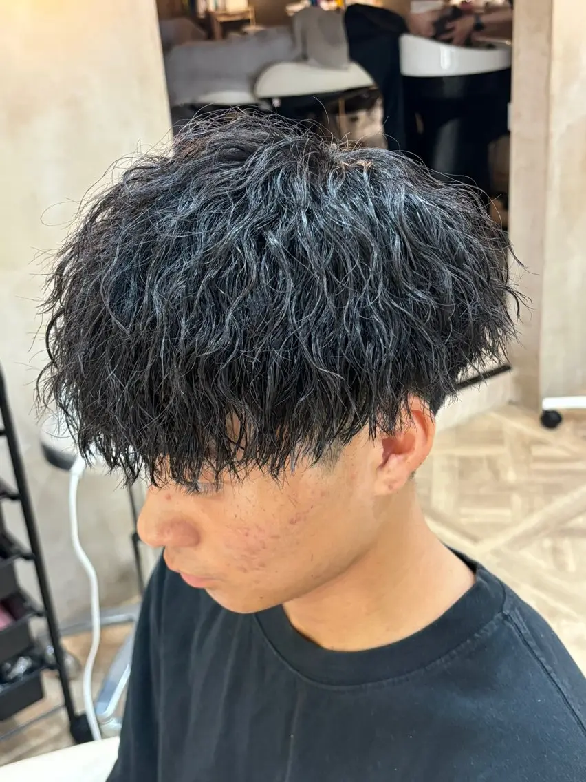 ショート パーマ メンズ メンズパーマ カット パーマ トリートメント パーマ職人DAIKI ツイスパ/波巻きのヘアスタイル