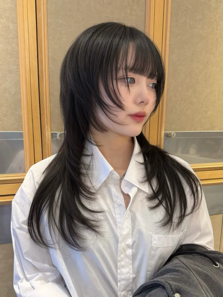ロング エクステ 淡いハイトーンカラー レイヤーカットゆうかのヘアスタイル