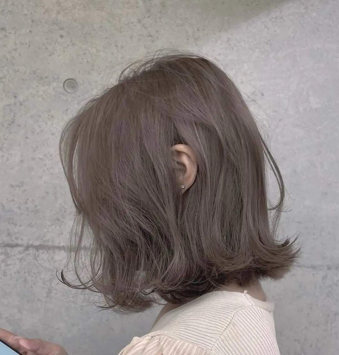 ショート MISORA／ ベージュ／Wカラーのヘアスタイル