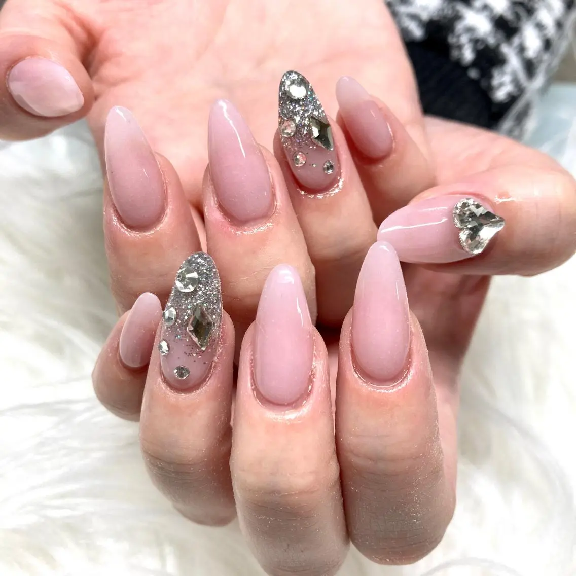ミディアム ネイル Y. Sのネイルデザイン