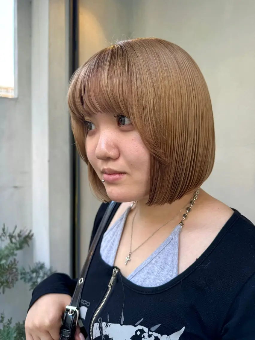 ショート カラー ベージュカラー ブリーチ ボブ カット ヘアカラー トリートメント ENIF 大島 芽生のヘアスタイル