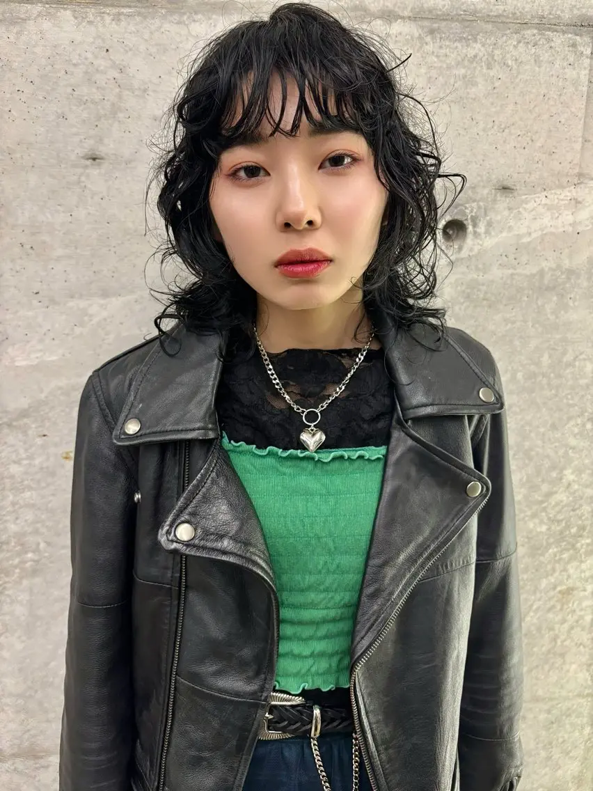 ミディアム カラー パーマ ミディアムパーマ レイヤーカット カット パーマ トリートメント YUIMARL 岡山　HANAのヘアスタイル