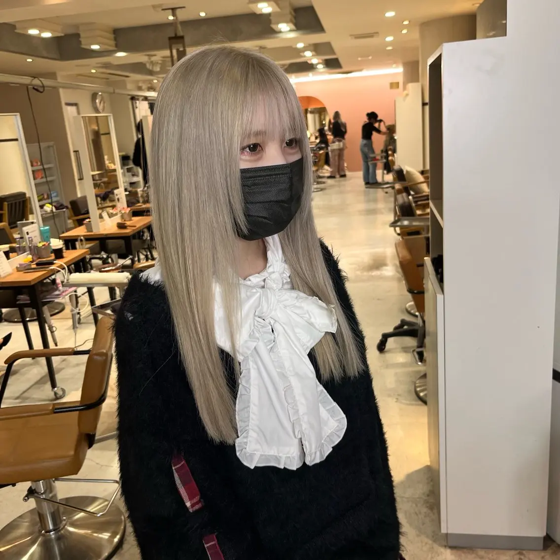 ロング カラー ベージュカラー ブリーチ ケアブリーチ デザインカラー ダブルカラー カット ヘアカラー トリートメント nameless髪質 改善ブリーチ心斎橋のヘアスタイル