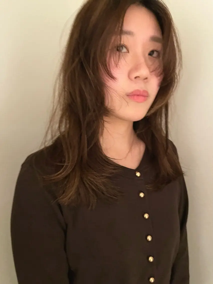 ミディアム レイヤーカット haku 芽実のヘアスタイル