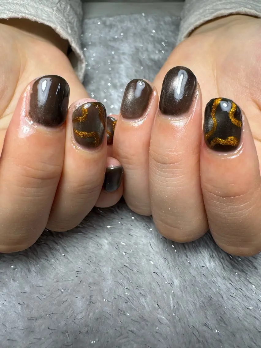ネイル グリーン マグネットネイル ニュアンスネイル ハンドネイル nail.s misatoのネイルデザイン