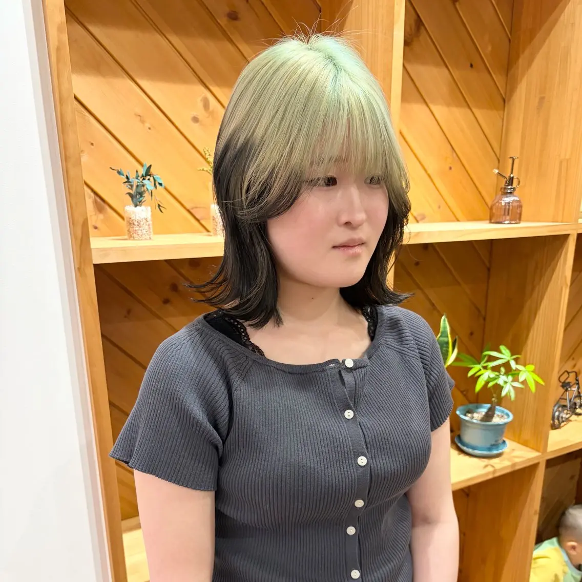 カラー ブリーチ ケアブリーチ デザインカラー ハイトーンカラー 縮毛矯正 ヘアカラー 中野 莉子のマツエク・マツパデザイン