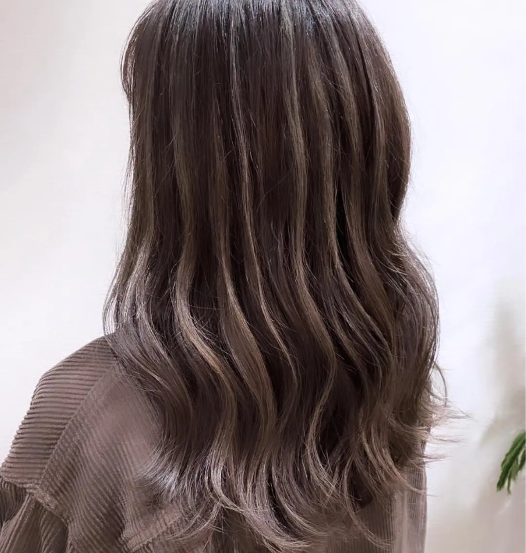 ロング ハイライト／艶カラー 大河シンジのヘアスタイル