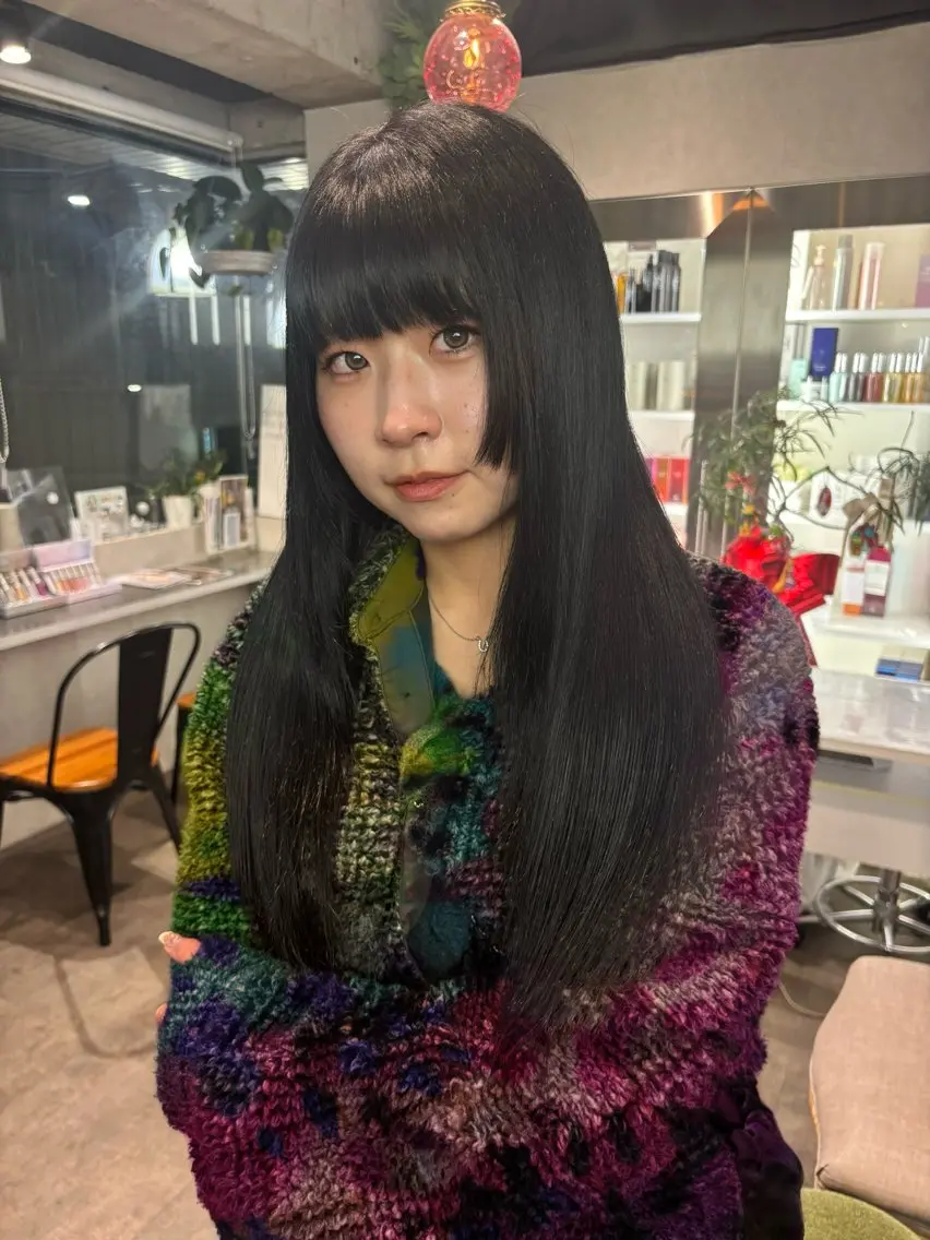 ロング カラー ヘアアレンジ 切りっぱなしボブ 黒髪 ブリーチ ダブルカラー イヤリングカラー ヘアカラー iona/ハイトーン /ネイルのネイルデザイン