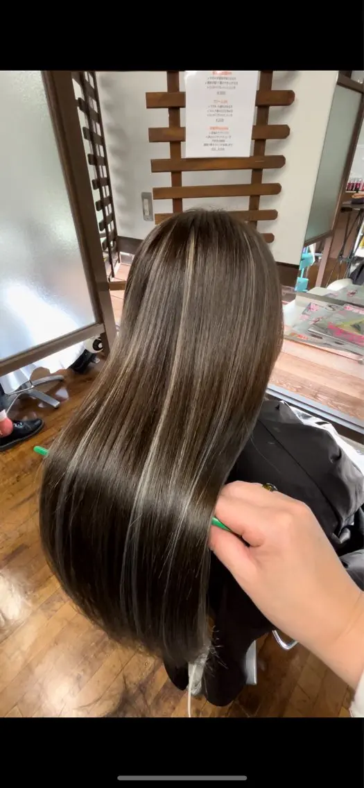 カラー ヘアカラー 浦 加奈子のヘアスタイル