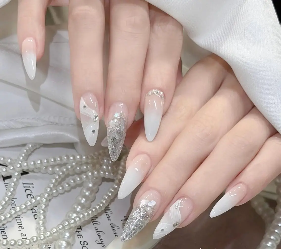 ネイル アートネイル ボルドー フレンチネイル ジェルネイル 氷ネイル・うるうるネイル ハンドネイル Julie Nail Rinのネイルデザイン