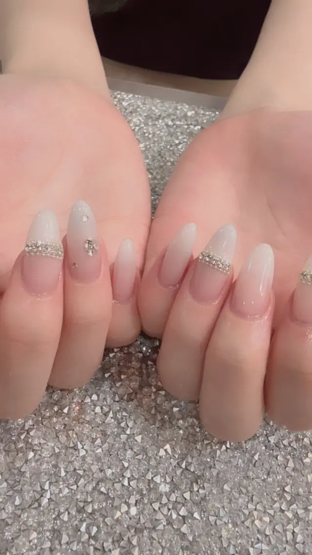 ネイル キラキラネイル ストーンネイル ハンドネイル 鶴橋wooone nail.rieのネイルデザイン