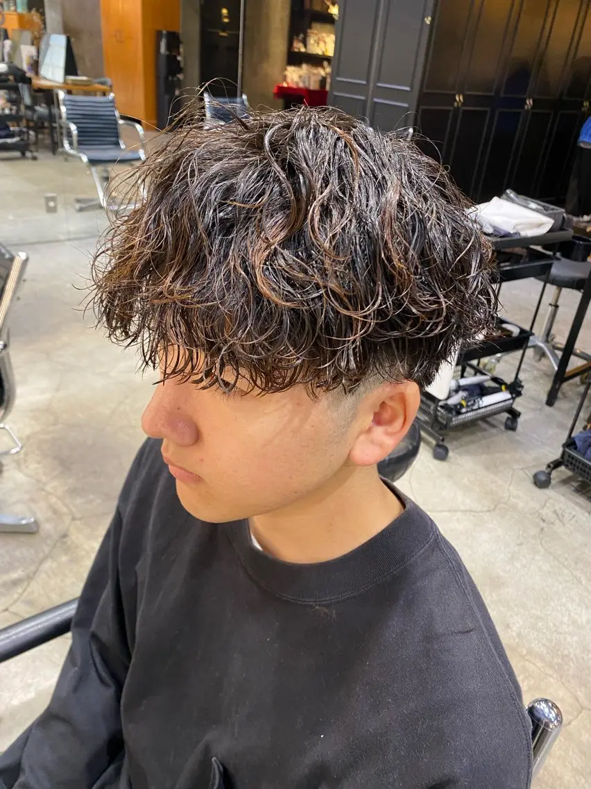 パーマ メンズ メンズパーマ カット パーマ 透明感カラー🌿 グレージュ🐺陽介のヘアスタイル