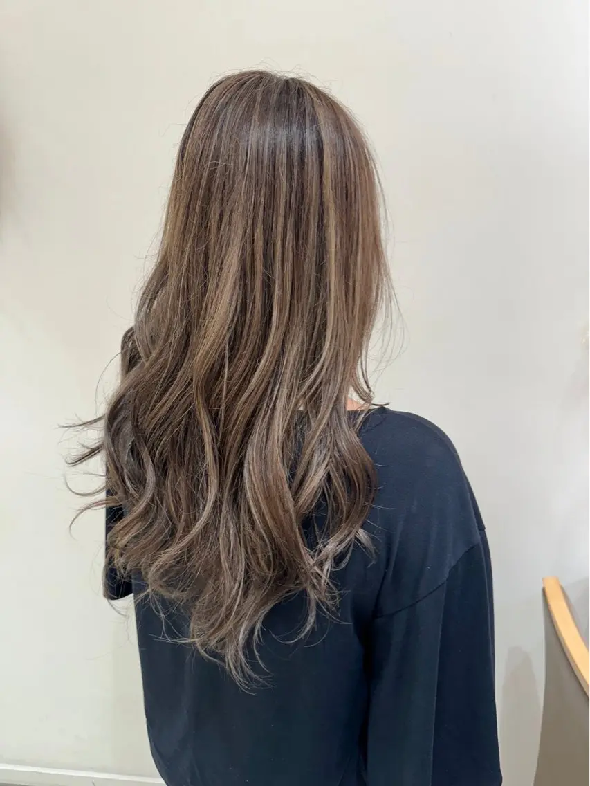 ロング カラー ベージュカラー ブラウンカラー ブラウンベージュ ハイライトカラー ハイライト ヘアカラー 🤍ハイライト/ レイヤー/銀座🤍のヘアスタイル