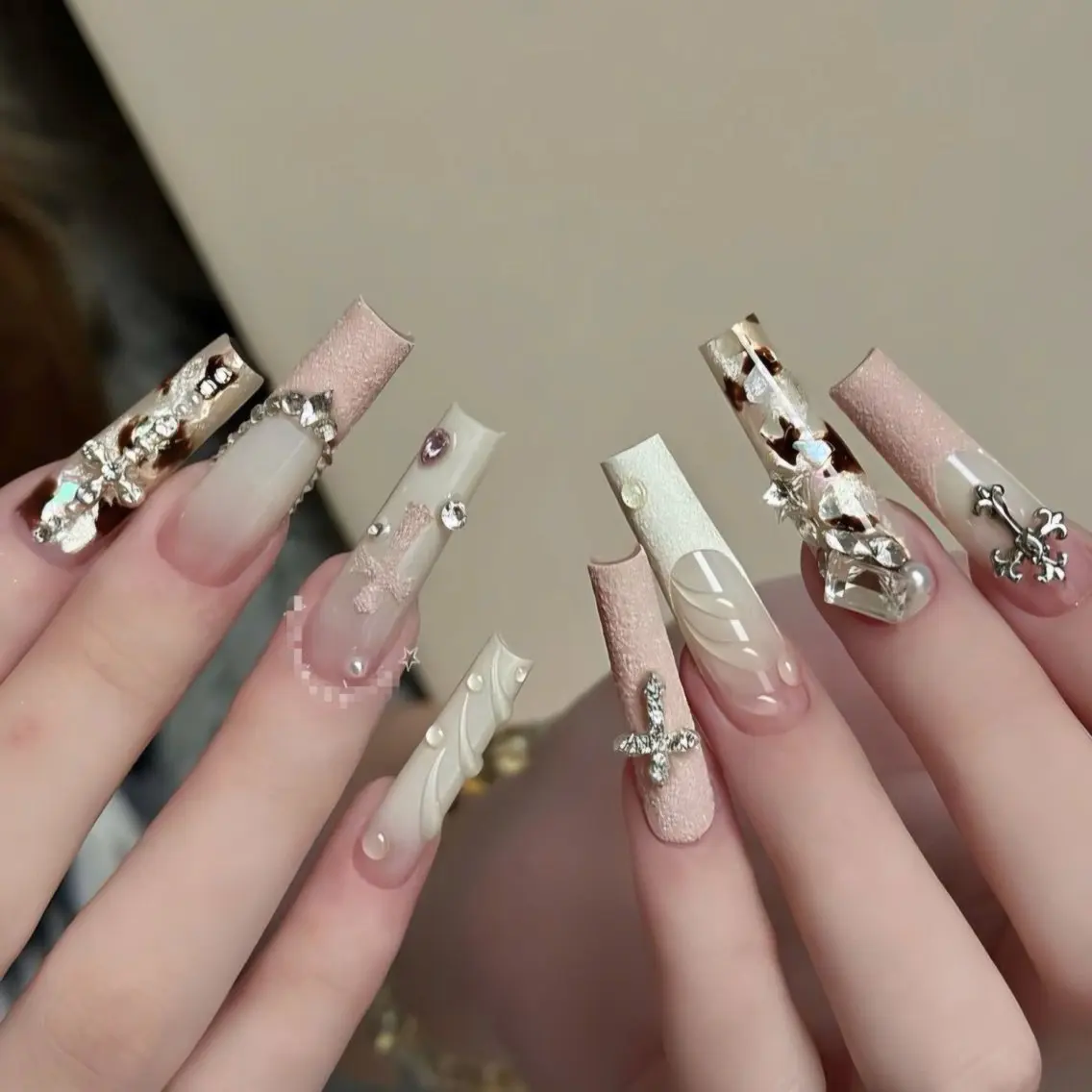 ネイル アニマル柄 ジェルネイル 韓国ネイル ロングネイル スカルプネイル ハンドネイル Blingg NailStudioのネイルデザイン