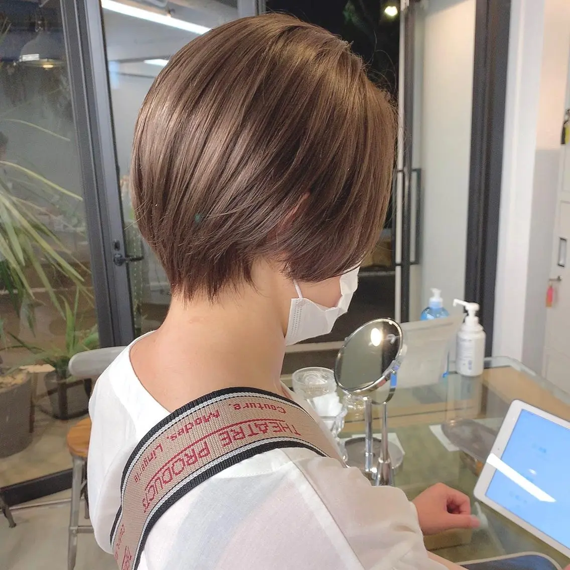 ショート カラー leben serikaのヘアスタイル