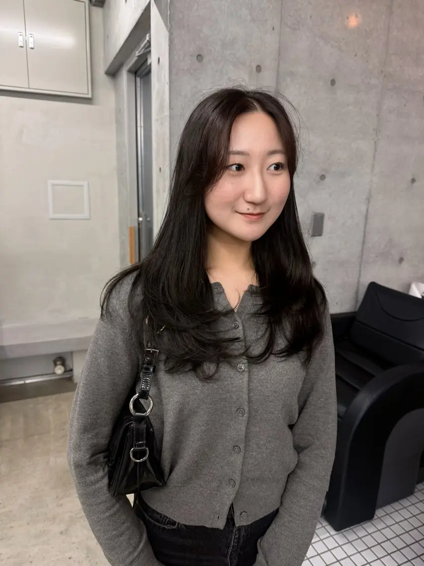 ロング カラー ロングレイヤー アッシュ ベージュカラー ブリーチ 透明感カラー カット ヘアカラー トリートメント 誰より丁寧なカット/ 小林輝/レイヤーのヘアスタイル