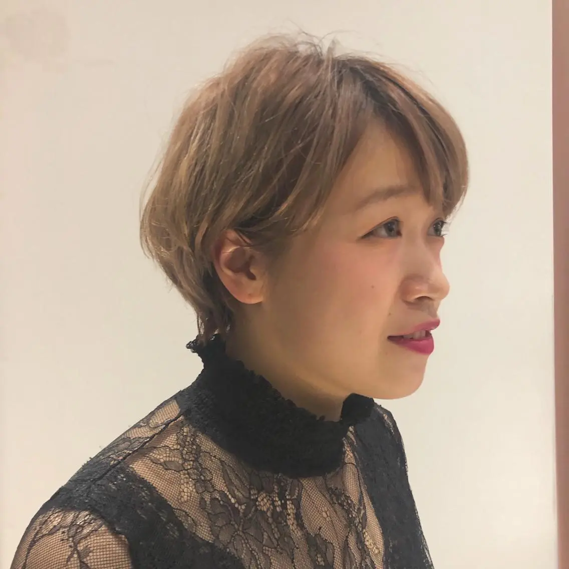 ショート カット 荒木 依莉亜のヘアスタイル