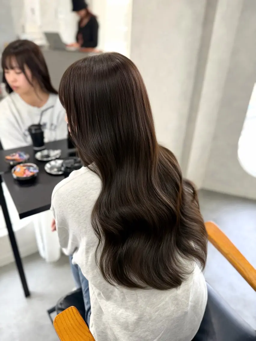 ロング カット ヘアカラー タマシロカリン 艶カラー/レイヤーのヘアスタイル