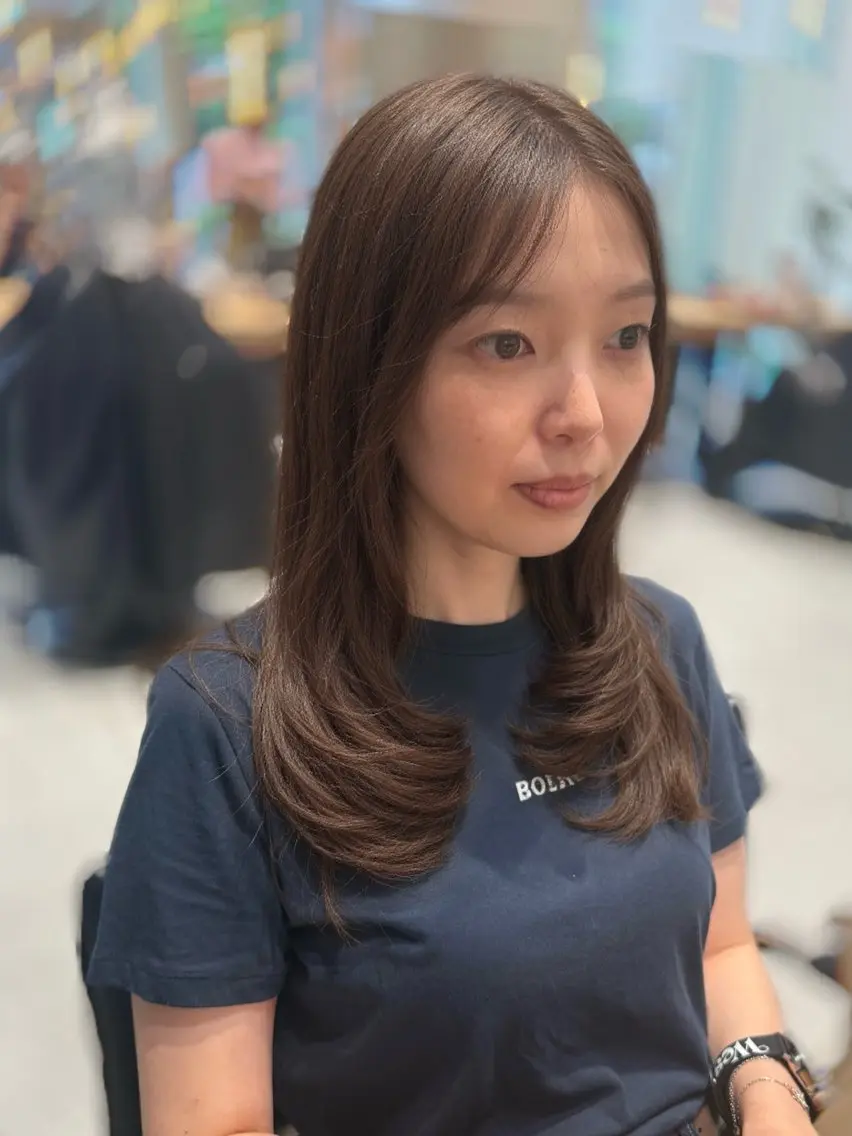 セミロング カラー レイヤーカット カット ヘアカラー トリートメント ヘッドスパ ヘアセット ミオ💎ショート 透ける暗髪のヘアスタイル