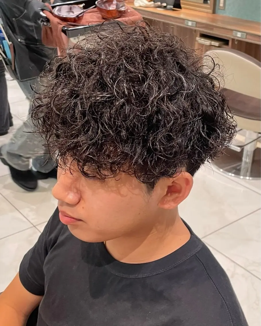 パーマ メンズ 縮毛矯正特化💎& 透明感カラー✨レオのヘアスタイル