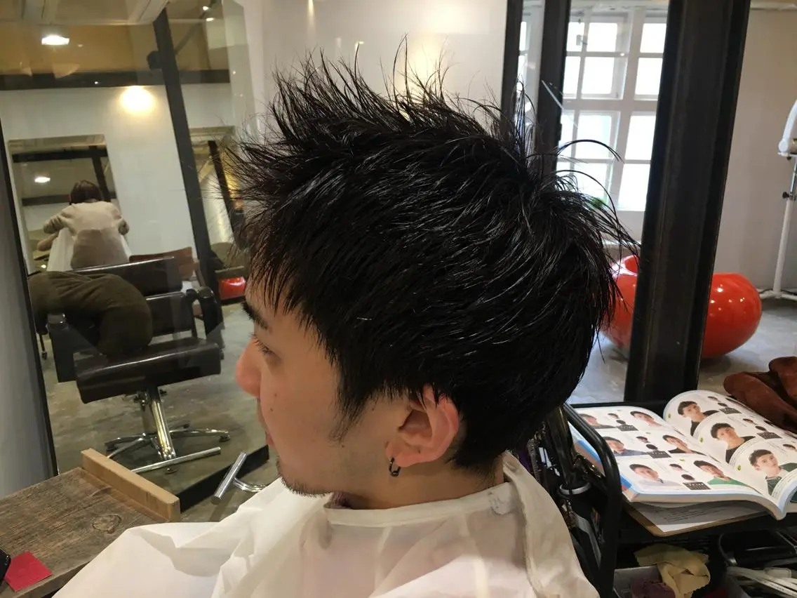 メンズ スパイキーショート 刈り上げ 三上 梨乃のヘアスタイル