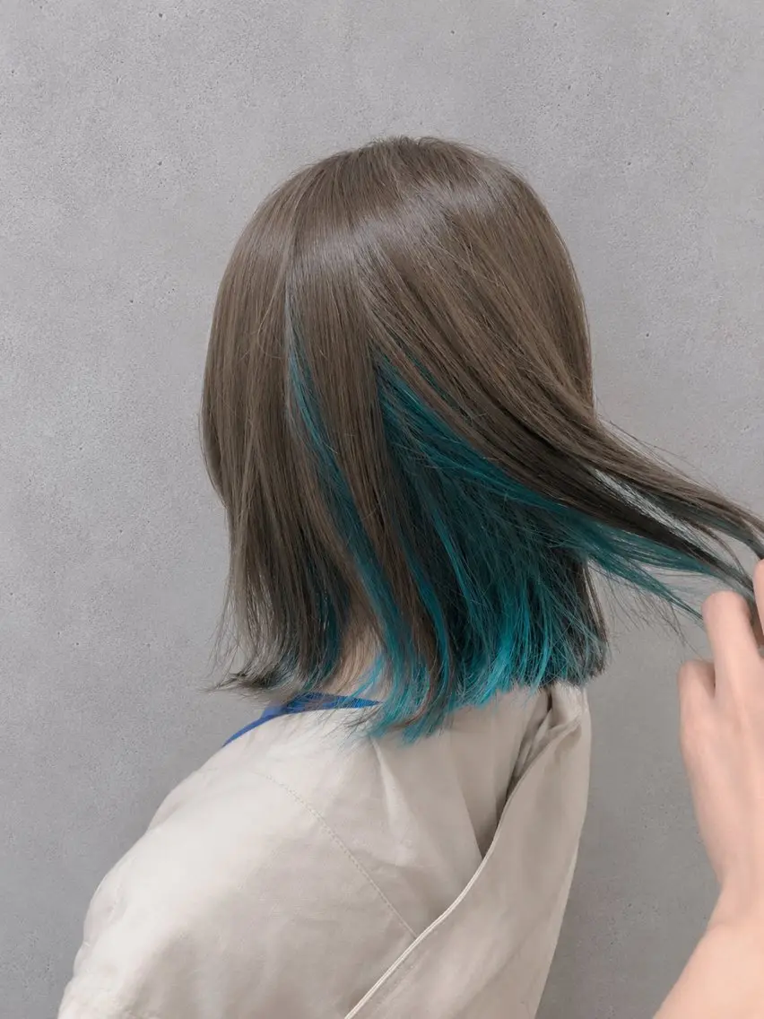 ミディアム カラー ブルーカラー グレージュ インナーカラー 新宿 /ハイトーン /透明感NIKI🐺のヘアスタイル