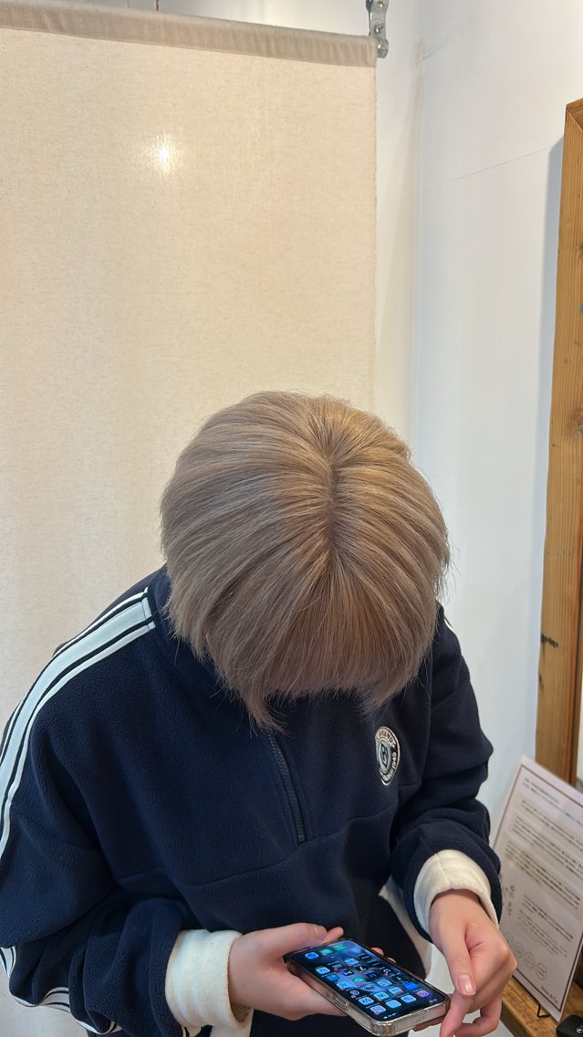 全体ケアブリーチ+ケアカラー(ヘッドスパ5分付き)の写真