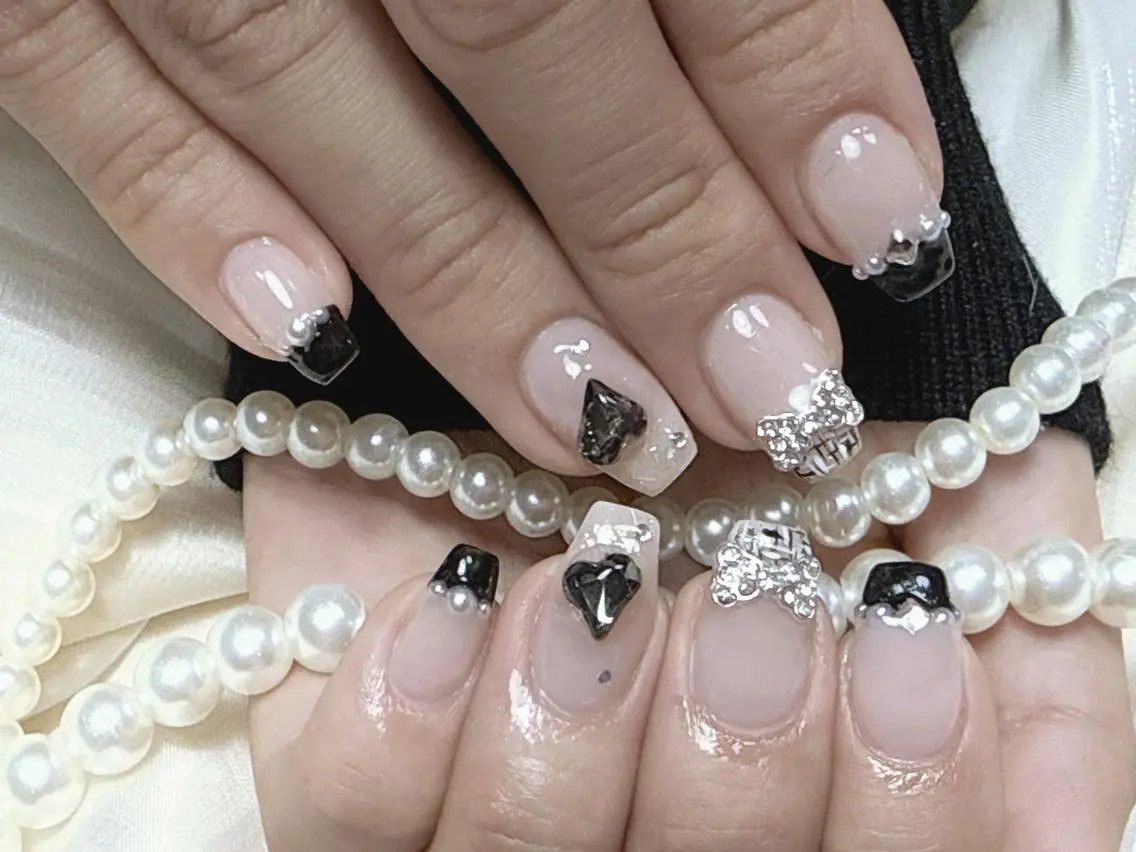 ネイル フレンチネイル ジェルネイル キラキラネイル 韓国ネイル マグネットネイル moomi nail スカルプ専門のネイルデザイン