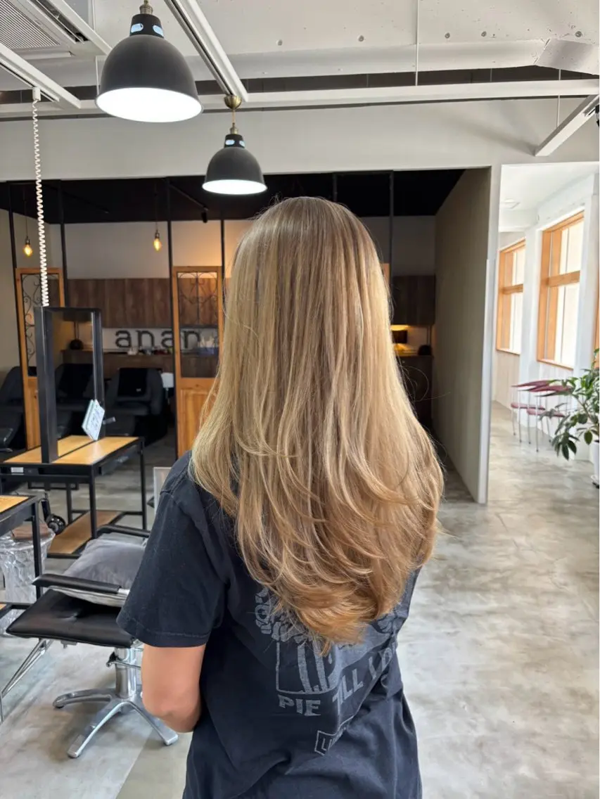カラー ブリーチ くるみ avedaのヘアスタイル