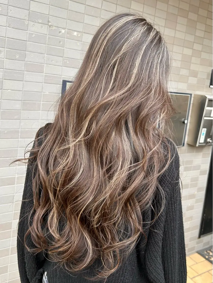 セミロング カラー バレイヤージュ ハイライトカラー 外国人風カラー ハイライト レイヤーカット ヘアカラー ✨レイヤーカット 海外ヘア/原宿✨のヘアスタイル