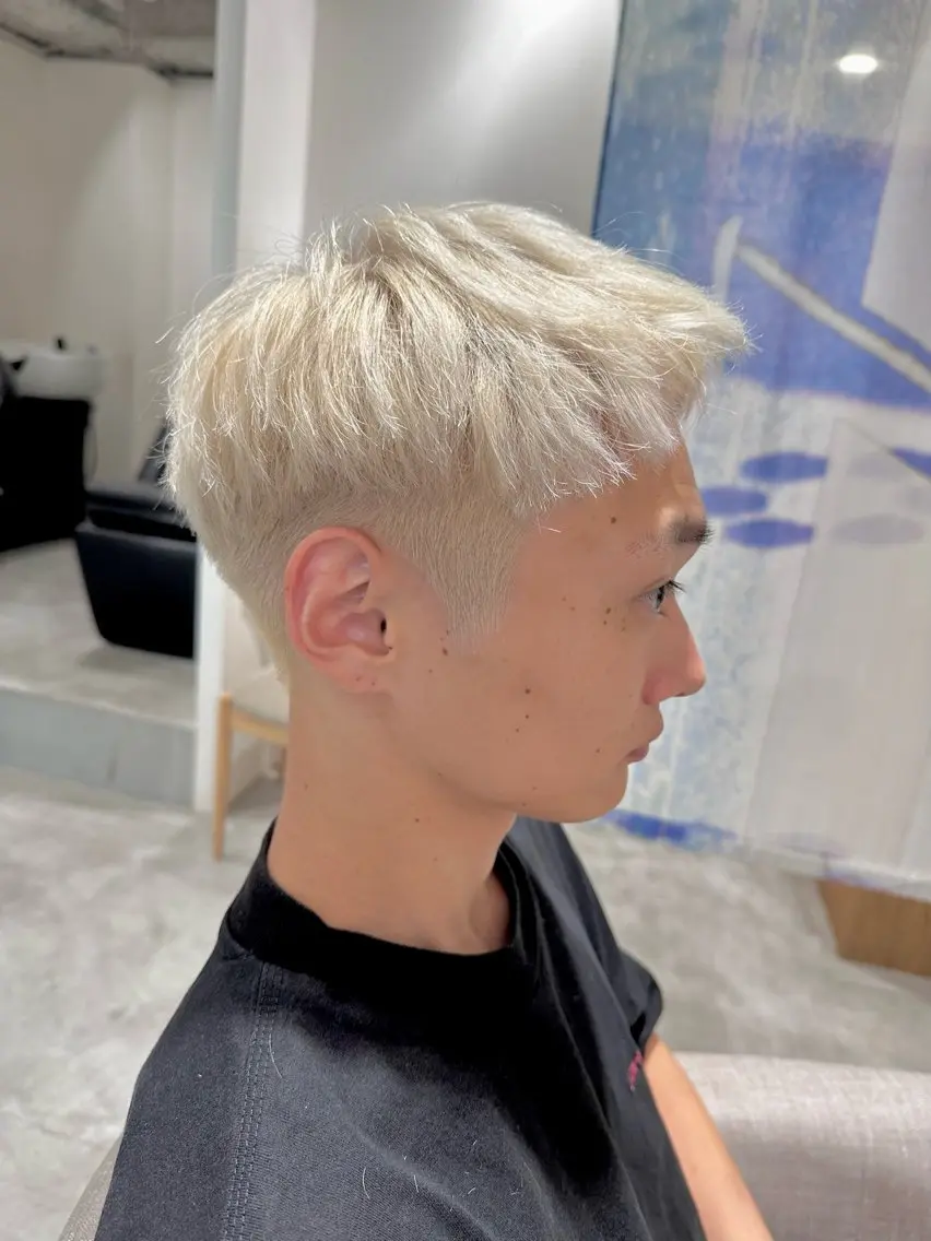 ショート カラー メンズ メンズブリーチ ベージュカラー ブリーチ ケアブリーチ ホワイトベージュ カット ヘアカラー トリートメント 💎メンズパーマ特化 🥇メンズのプロのヘアスタイル