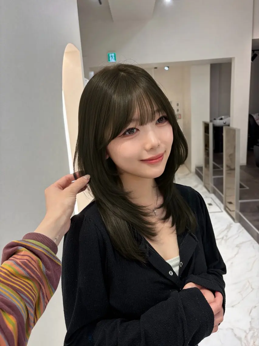 ミディアム カラー パーマ ベージュカラー ブリーチ 透明感カラー ダブルカラー グレージュ カット ヘアカラー トリートメント TOMO/ブリーチ 無しオリーブのヘアスタイル