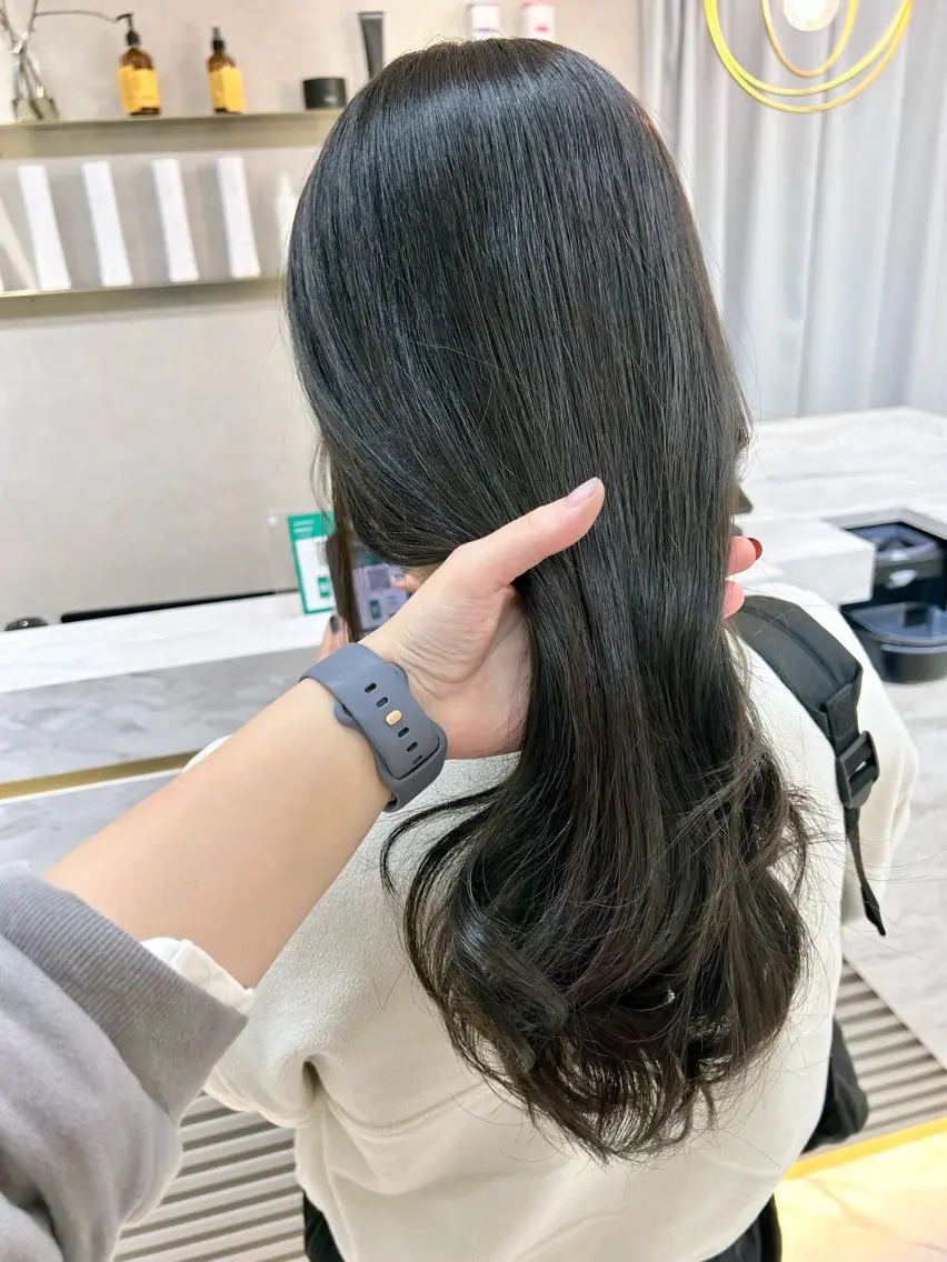 ロング カラー グレージュ オリーブグレージュ オリーブグレー カット ヘアカラー トリートメント Saori / ボブ /顔周り/カラー🎀のヘアスタイル