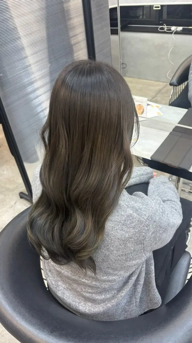 カラー 平口 綾花のヘアスタイル