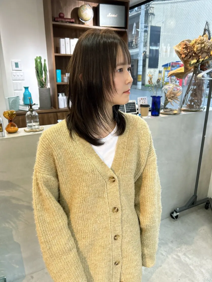 ミディアム カラー カット ヘアカラー トリートメント (h)wim ウィムのヘアスタイル